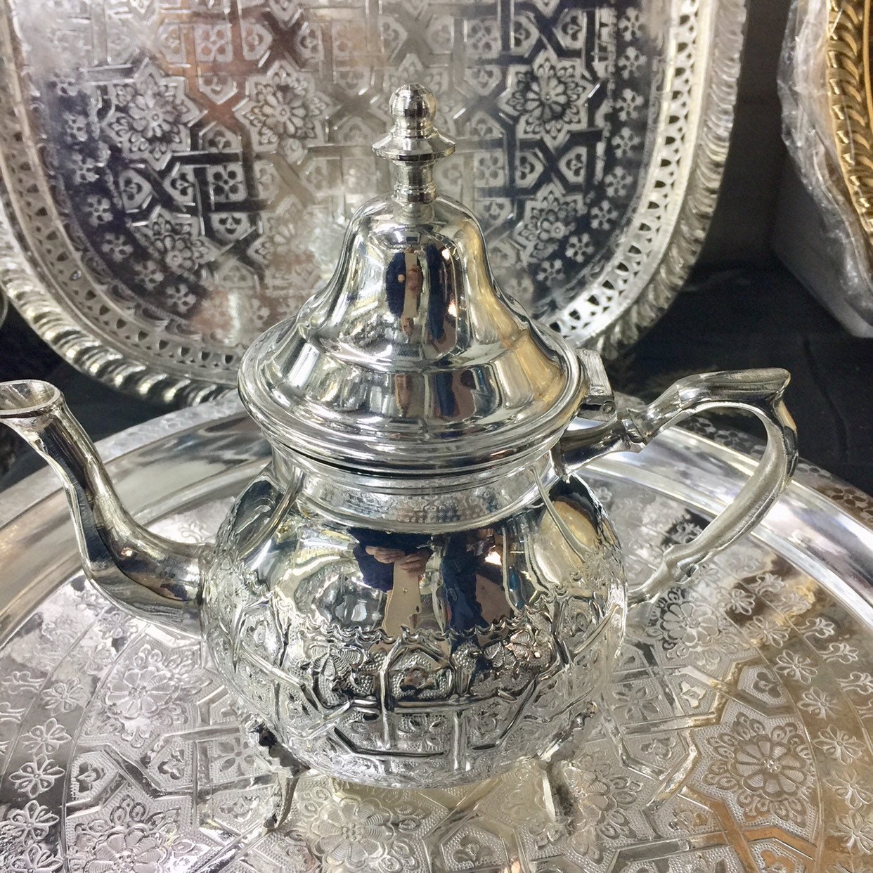 Juego de té marroqui 6 vasos + tetera grande 6 + bandeja de35 cm mano de  fatimí multicolor - Kenta Artesanía Marroquí
