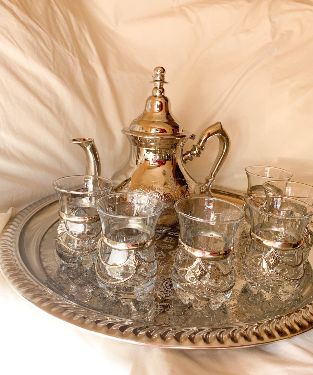Moroccan Tea Set, Large Silver‑Plated Teapot, 6 Tea Glasses & Engraved 40 cm Tray, Tea Lovers Gift
