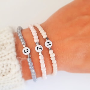 Pulsera de perla personalizada -pulsera de carta - pulseras con cuentas de perla - pulseras personalizadas - pulseras personalizadas - pulseras iniciales - regalo