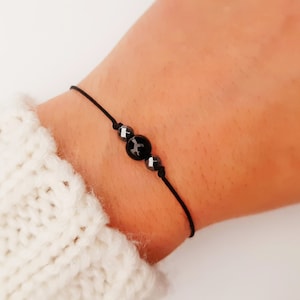 Schwarzer Stein Armband - Verschiedene Farben erhältlich - Hämatit - Zierliches Armband - BFF Geschenk - Minimalistischer Schmuck - Makramee Armband - Edelstein