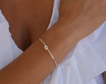 Liefde knoop armband Bangle, Manchet armband, zilveren knoop armband, cadeau voor moeder armband, sierlijke zilveren armband, gelaagdheid armband zilver