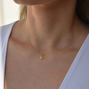 Maansteen ketting goud Maansteen druppel ketting Sierlijke gouden ketting Natuursteen ketting Kleine stenen ketting 14k gouden ketting afbeelding 2