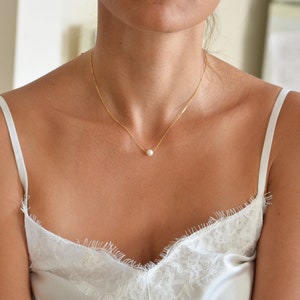 Enkele parelketting 14K goud, bruidsmeisje parelketting bruiloft, sierlijke gouden ketting, bruidsmeisje cadeau, minimalistische ketting cadeau voor haar afbeelding 3