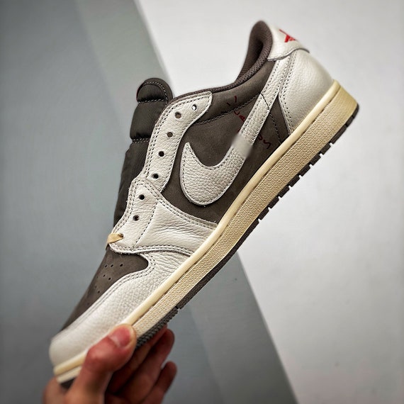 AJ1 Reverse Mocha - image 4