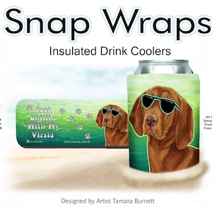 Può includere: Refrigeratori per bevande isolati 'Snap Wraps' con un cane Vizsla con occhiali da sole. Il design include il testo "Just Chillin With My Vizsla" e impronte di zampe. Prodotto negli Stati Uniti.