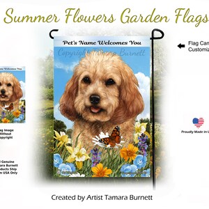 Puede incluir: Una bandera de jardín con un perro golden doodle con una mariposa en un campo de flores. La bandera tiene el texto "Pet's Name Welcomes You" y "Copyright Tamara Burnett".