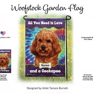 Op de afbeelding: Een rechthoekige tuin vlag met een portret van een bruine Cockapoo hond gecentreerd tegen een paarse en veelkleurige tie-dye achtergrond. De tekst luidt bovenaan All You Need is Love, Name op een botvormige afbeelding en onderaan and a Cockapoo.