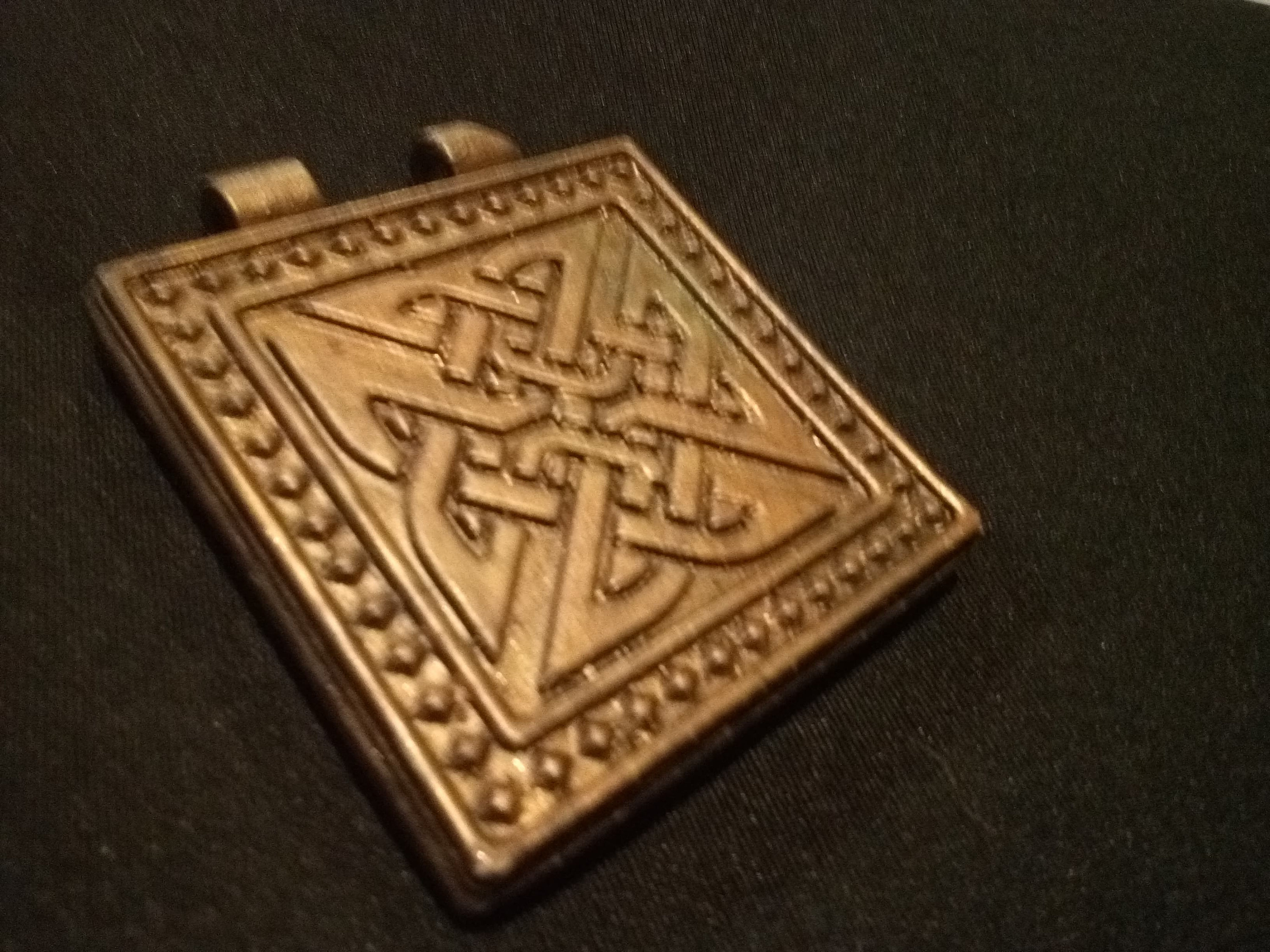 Gears of WarLocust Necklace Etsy