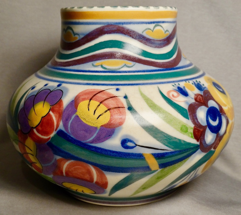 1930s hand-thrown shape \u2018424/' vase hand-painted by Eileen Prangnell in the \u2018YO\u2019 pattern POOLE designed by Truda Carter.