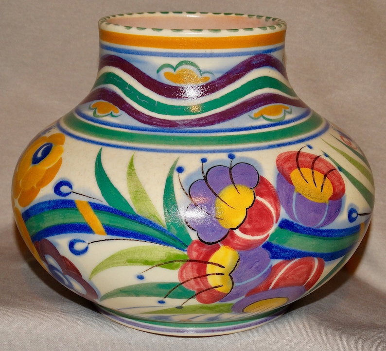 1930s hand-thrown shape \u2018424/' vase hand-painted by Eileen Prangnell in the \u2018YO\u2019 pattern POOLE designed by Truda Carter.
