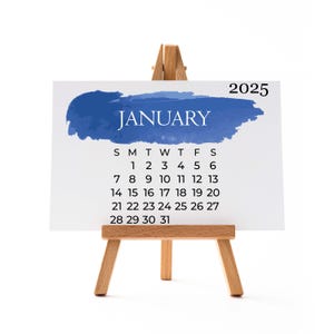 Calendrier 2025 Calendrier de bureau avec chevalet en bois A6/A5 Calendrier de bureau de format A4. Dessins à l'aquarelle, idées de cadeaux de Noël. janv. - déc.