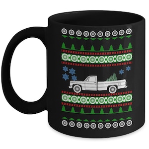 シボレー C10 1986 のような車 醜いクリスマス「セーター」 コーヒー 紅茶 エッグノッグ 車愛好家用マグカップ 11 オンス 車好き レース ターボ ホットロッド クラシック トラック