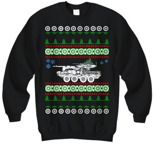 M1128 Stryker Ugly Christmas Sweater Panzer Armee Armee Marines Marine Luftwaffe Fahrzeug Militär Kämpfer Bekleidung Urlaub Shirt Pullover