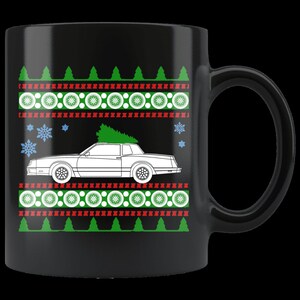 シボレー モンテカルロ SS のような車 醜いクリスマス「セーター」 コーヒー 紅茶 エッグノッグ 車愛好家用マグカップ 11 オンス 車好き レース ターボ ホットロッド クラシック