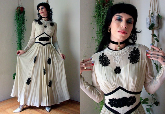 Exquisite Antique Ball/Wedding gown from the 1900'