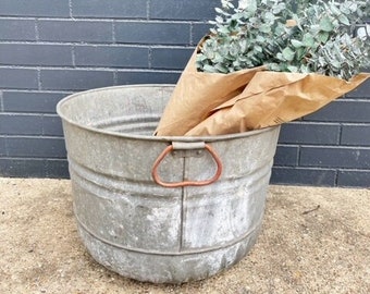 Large Farmhouse Wash Tub Vintage Galvanized Metal Basin