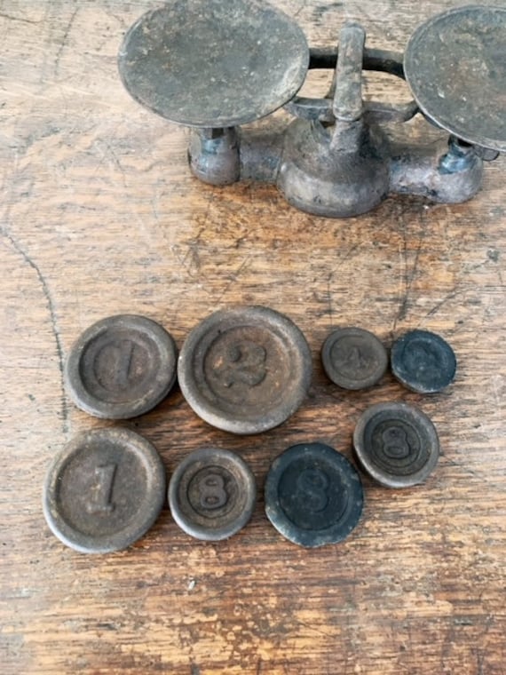 Vintage on sale scale weights