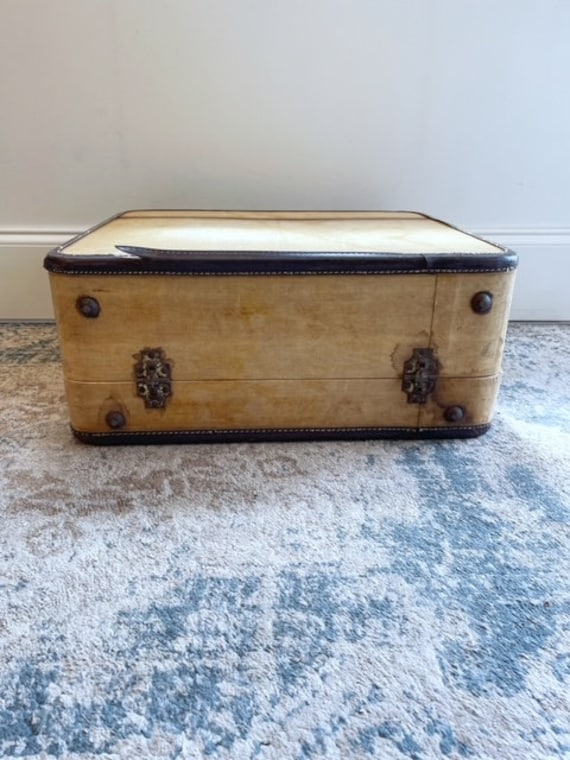 Large Vintage Suitcase Luggage Photo Prop Gem Large vintage suitcase luggage photo prop gem