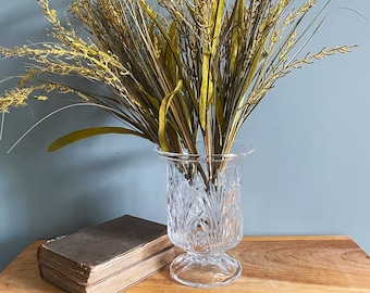 Jarrón vintage de cristal con base y flores para centro de mesa