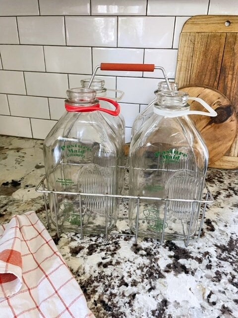 Vintage Metal Wire Milk Bottle Carrier With 4 Milk Bottles Jugs