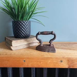 Small Antique Clothes Iron Cast Iron Flat Iron Laundry Room Decor