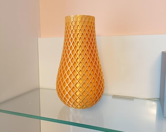 3D-printed gold vase | Modern design | Living room decor | Gift idea