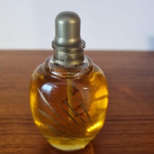 Vintage Unknown Perfume Oil 30ml for Timeless Elegance