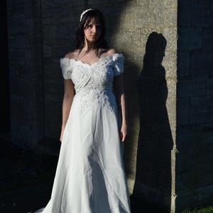 Vintage Wedding Dress UK8 Off Shoulder White Bridal Gown with Lace Train