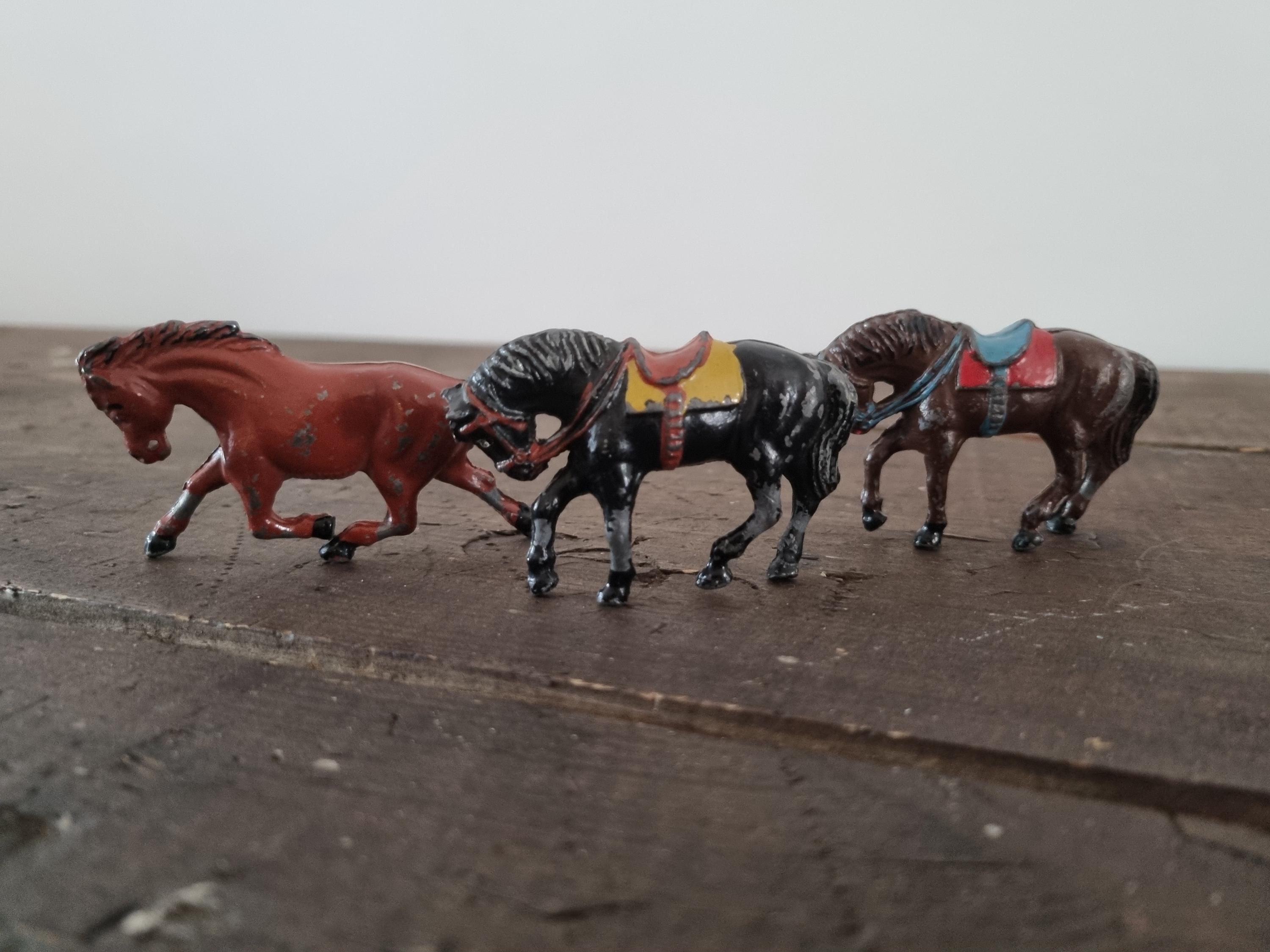 Jouet Ancien Cheval De Cavalerie En Métal - Figurine Vintage Française - Collection Ou Décoration