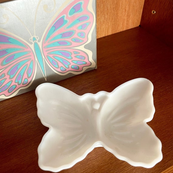 Vintage Avon Wings of Beauty White Milk Glass But… - image 4