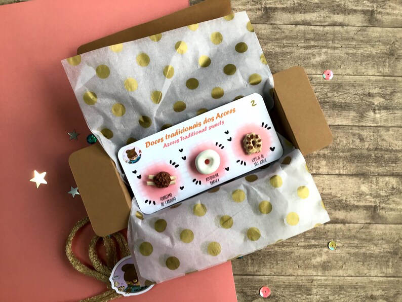 Fimo handmade with polymer clay Torresmo de cabinho Pin azorean sweet Esp\u00e9cies de S\u00e3o Jorge e Rosquilha branca