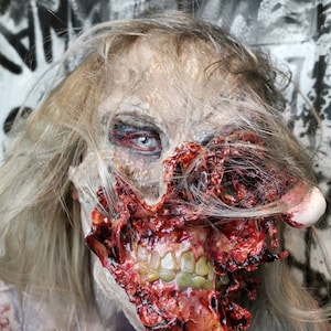 Zombie Halloween Maske 2025, blutige Latexmaske, Augapfel Zombie, gehende Totenmaske, realistische Latex furchteinflößende Maske, handgefertigte Latex-Zombiemaske