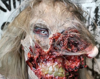Maska zombie z krwawą gałką oczną: ręcznie robiona lateksowa maska na Halloween