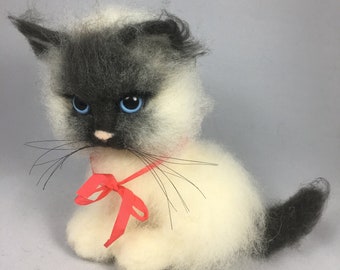 Gato de fieltro de aguja