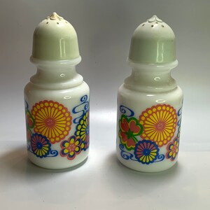 Vintage Salt and Pepper Shakers Beefeater Guard Kitchen Decor