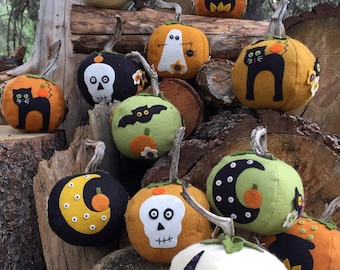Eek! Spooks!  Stuffed Pumpkins Ornament Kit *Includes Pattern &  Woolfelt* From: Bareroots