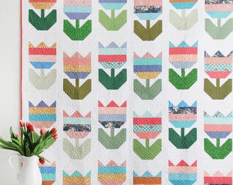 Tulips *Jelly Roll, Layer Cake & Fat Quarter Friendly - Quilt Pattern in 5 Sizes * From: Cluck Cluck Sew