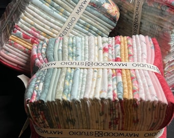 La Fleur- Woolies Flannel *Fat Quarter Bundle* 19 Pieces * By: Maywood Studio  FQ-MASLAFF