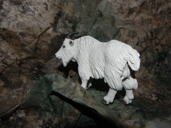 Safari White Billy Goat Retired Figurine for 5.5/" Nativity Scene Pesebre Cabra