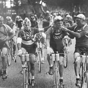 Poster imprimé cyclistes du Tour de France en train de fumer