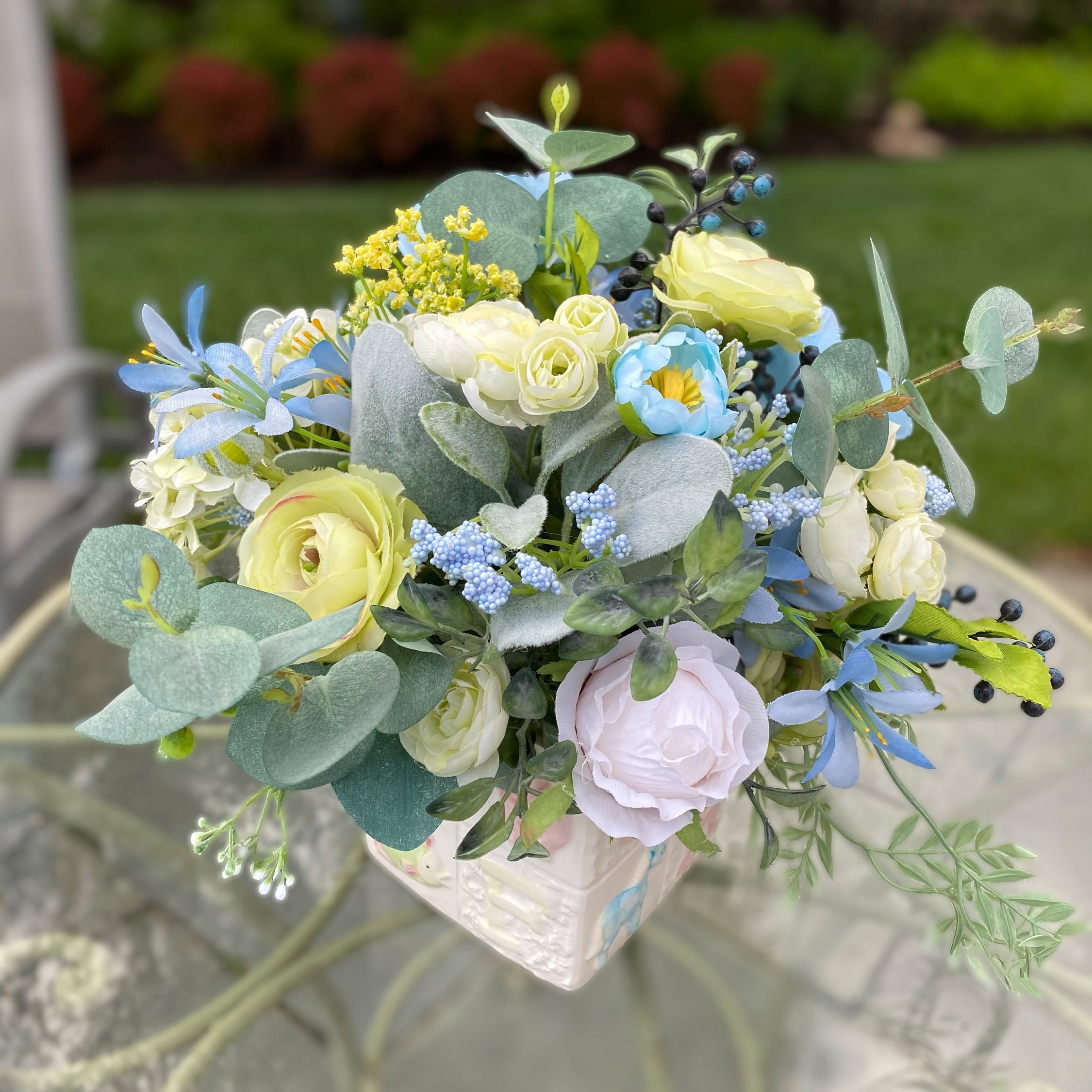 Centro de mesa para baby shower: arreglo floral azul cielo con letras del  alfabeto - Etsy México, image size:2250x2250