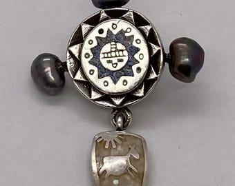 Broche vintage em prata de lei e pérola negra, estilo nativo do sudoeste americano.