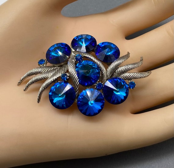 Broche Art Déco Vintage - Cristaux Bleus Sur Métal Doré - Superbe Bijou Ancien