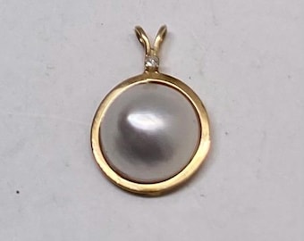 Vintage 14k Yellow Gold Large Blister Mabe Pearl & Diamond Pendant