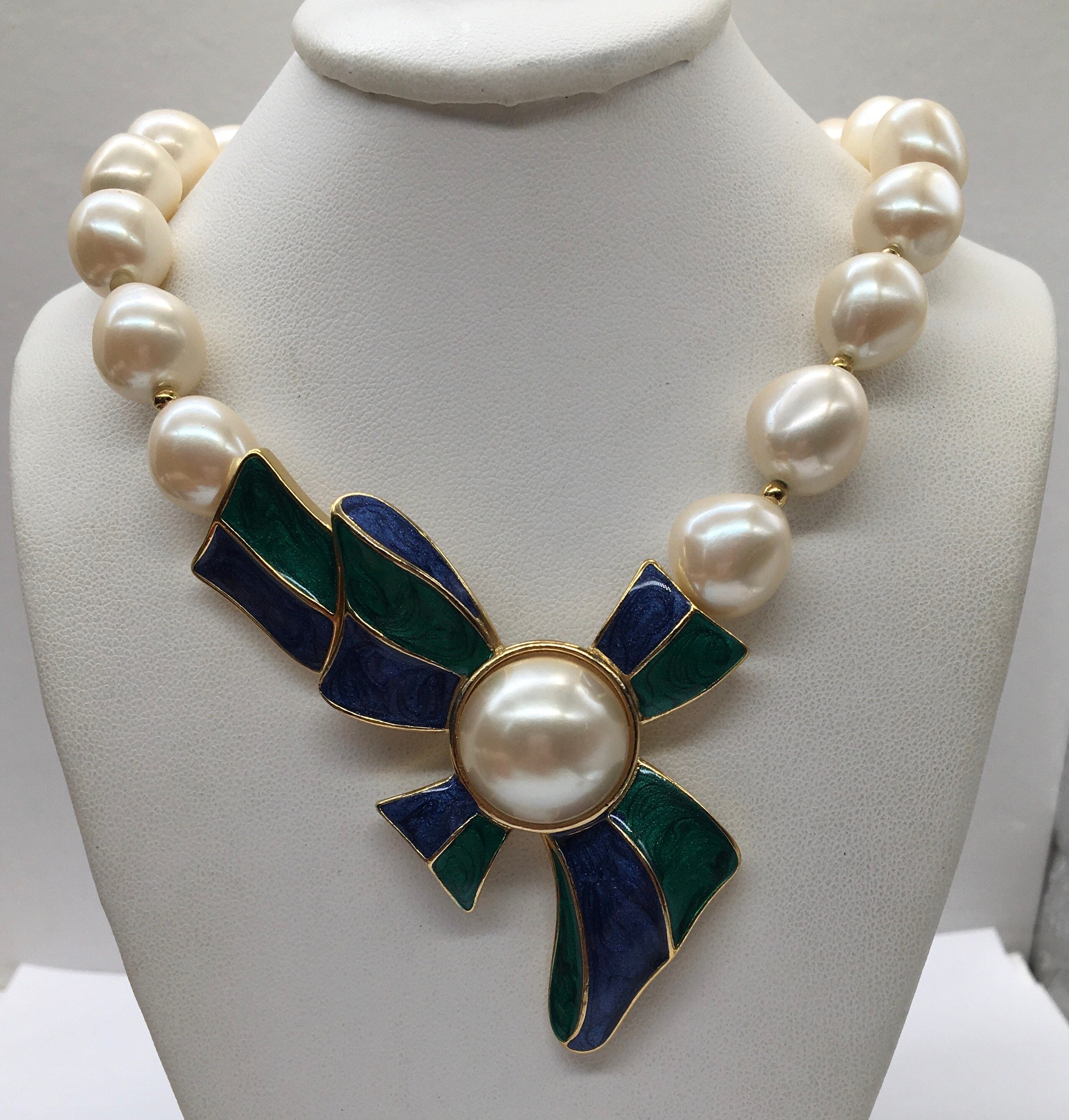 Trifari Chunky Faux Baroque Pearl Necklace W/ Enameled Center 
