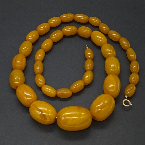 Bakelite Swirl Yellow Butterscotch Amber Large Bead Necklace