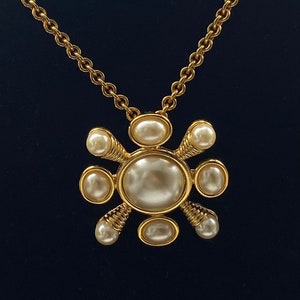 Vintage Chunky Gold Tone KJL Kenneth Jay Lane Faux Pearl Brooch Pendant Necklace