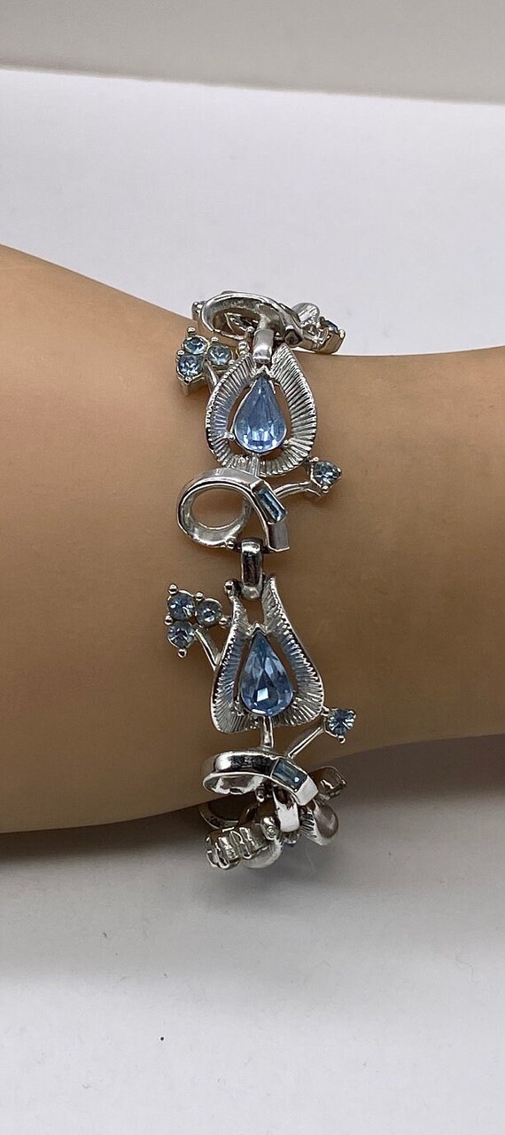 Vintage Coro Silver Tone Blue Crystal Rhinestone Flower Link