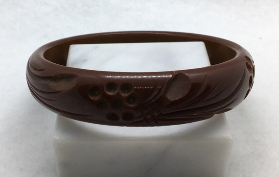 Bakelite carved acorn brown bangle bracelet vinta… - image 3