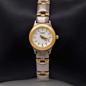 ?FLASH SALE! Bulova vintage two tone round watch ?FLASH SALE! Bulova vintage two tone round watch main image 2